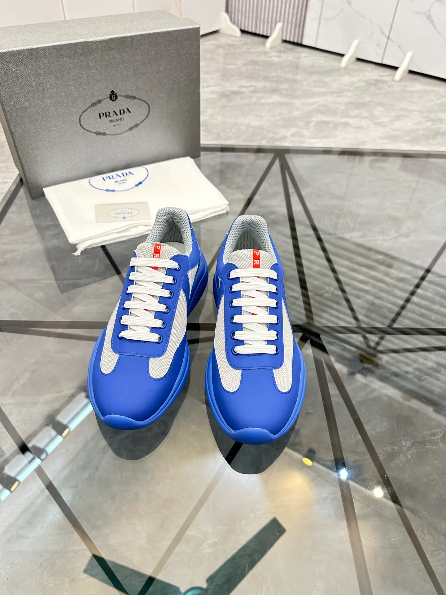 Men's shoes: 💰P360¥ Product trademark: Prada *"Prada*" low-top casual shoes Regular size: 35-47 (can be customized to 48) couple style Product materials: imported silk leather upper, breathable lining, original outsole. Number: 943